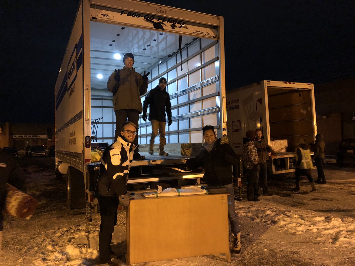hwfottawa's tweet photo. Thankful for our volunteers who are beyond amazing Even though everyone is freezing they remain in such good spirits Lots of laughter and kidding around still going on Just a lot more hugging #tryingtostaywarm #Loveourcrew @ACPoliceStudies @PenskeMoving https://t.co/kZJxa0p3vf