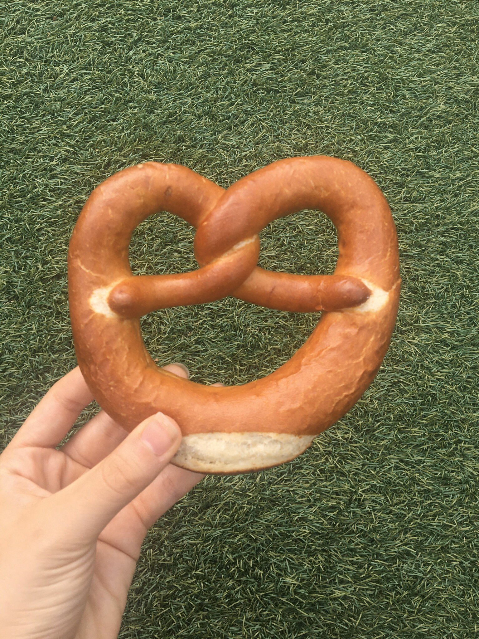 Rebake リベイク On Twitter Ikebukuroパン祭り は朝から盛り上がっています 中にも外にも食べ れるスペースがあるので家まで待てないっという方はすぐ食べられます こちらは札幌に本店を構える Lapanaderia のバタープレッツェル 世界のパンが集まって