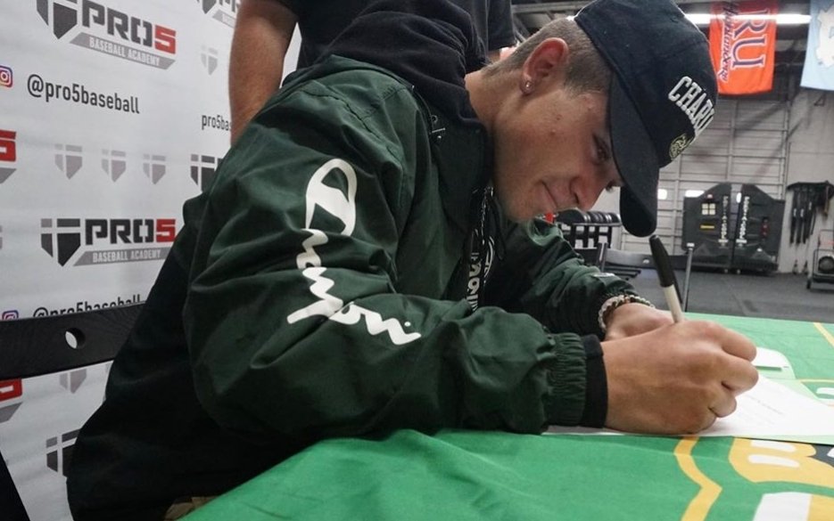 Congrats to former Orange Panther and current Pro5 Academy player Dante DeFranco (@dante_defranco3) who signed his NLI today to UNC Charlotte! @hboroughsports @NewsofOrange @OrangeHS_NC