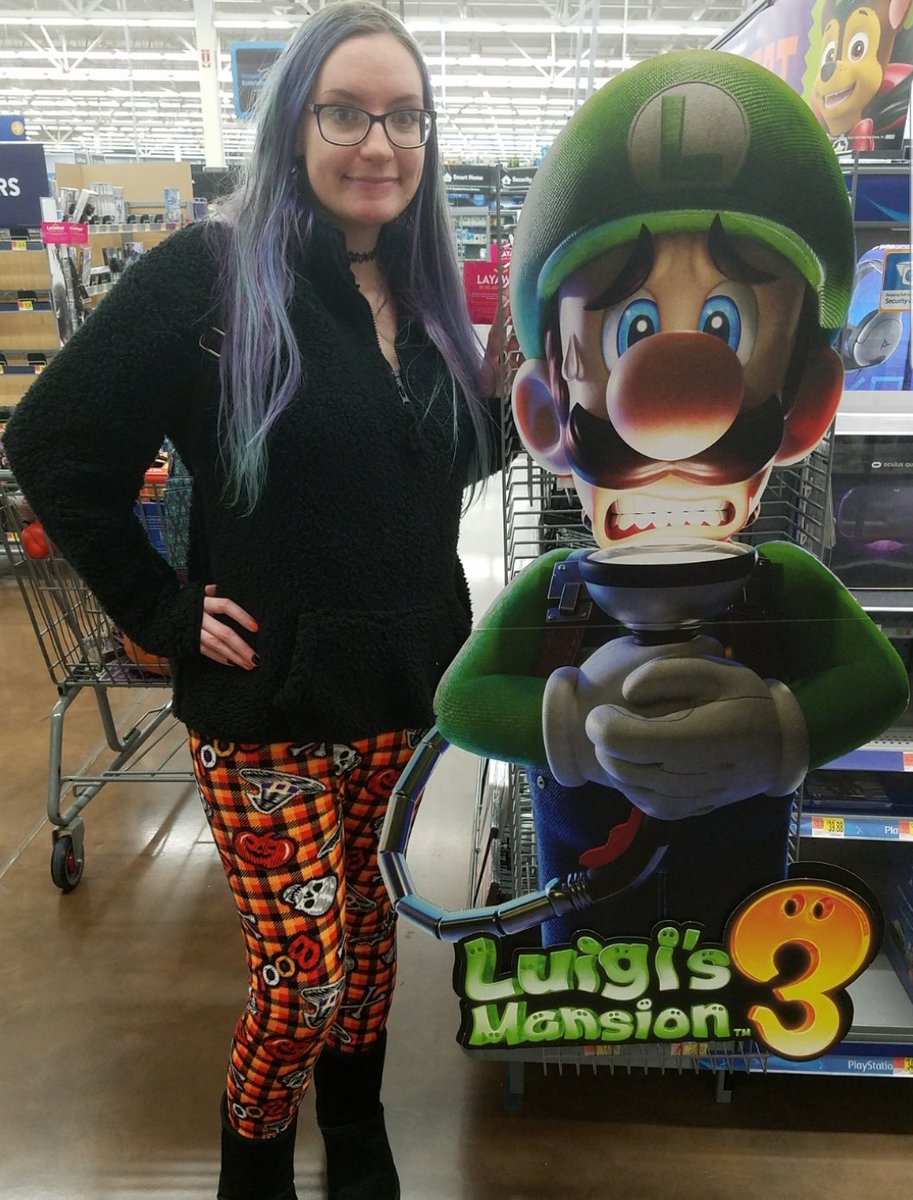LoL_Its_Lizzie's tweet photo. Hey hey! So behind but here's a sneak peak of today's stream, ran into this guy at Walmart! So excited! I've wanted to play forever &amp; have had it since it came out but TODAY is the day! With @fullmetal2501  come say hi! *Hug* #LuigisMansion3 
🖤🎃🖤🎃🖤
https://t.co/sON5ENMdQW https://t.co/z9qqc0gOob