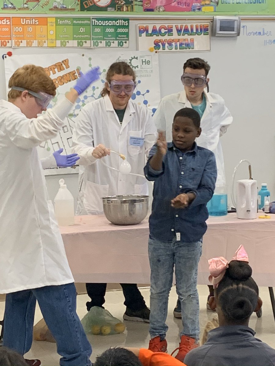 MrsMathis3rdGrd's tweet photo. Thanks @LDamsel813 for inviting us to this amazing chemistry presentation! @HCPSJackson #ThisIsJackson @AchievementSch https://t.co/XeIVLY0wab