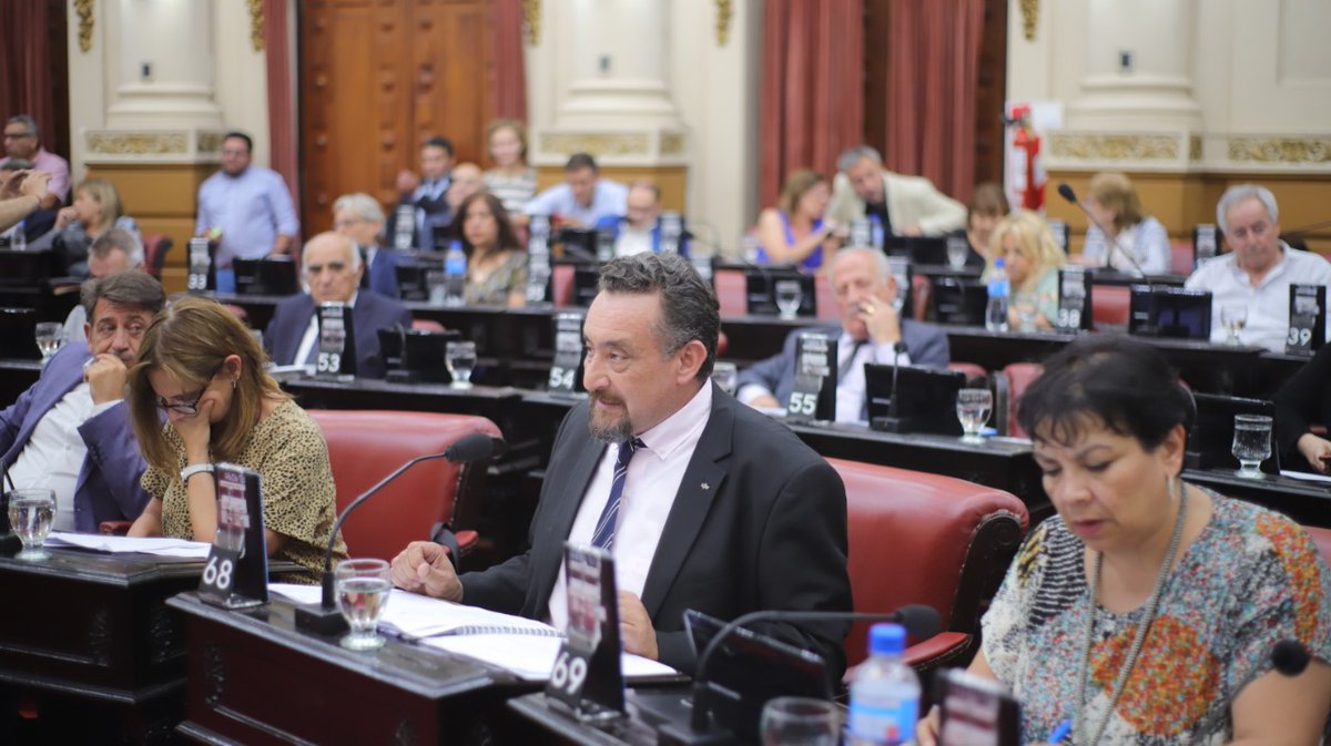 AdolfoSomoza1's tweet photo. #Unicameral #Sesión35. 👉Se aprobó la modificación de artículos de la Ley N° 8936, de conservación y prevención de la degradación de los suelos, la cual tiene por objeto adecuar la legislación vigente en esta materia a las funciones específicas del @MinAgriCba. https://t.co/EbQCMu1hQy