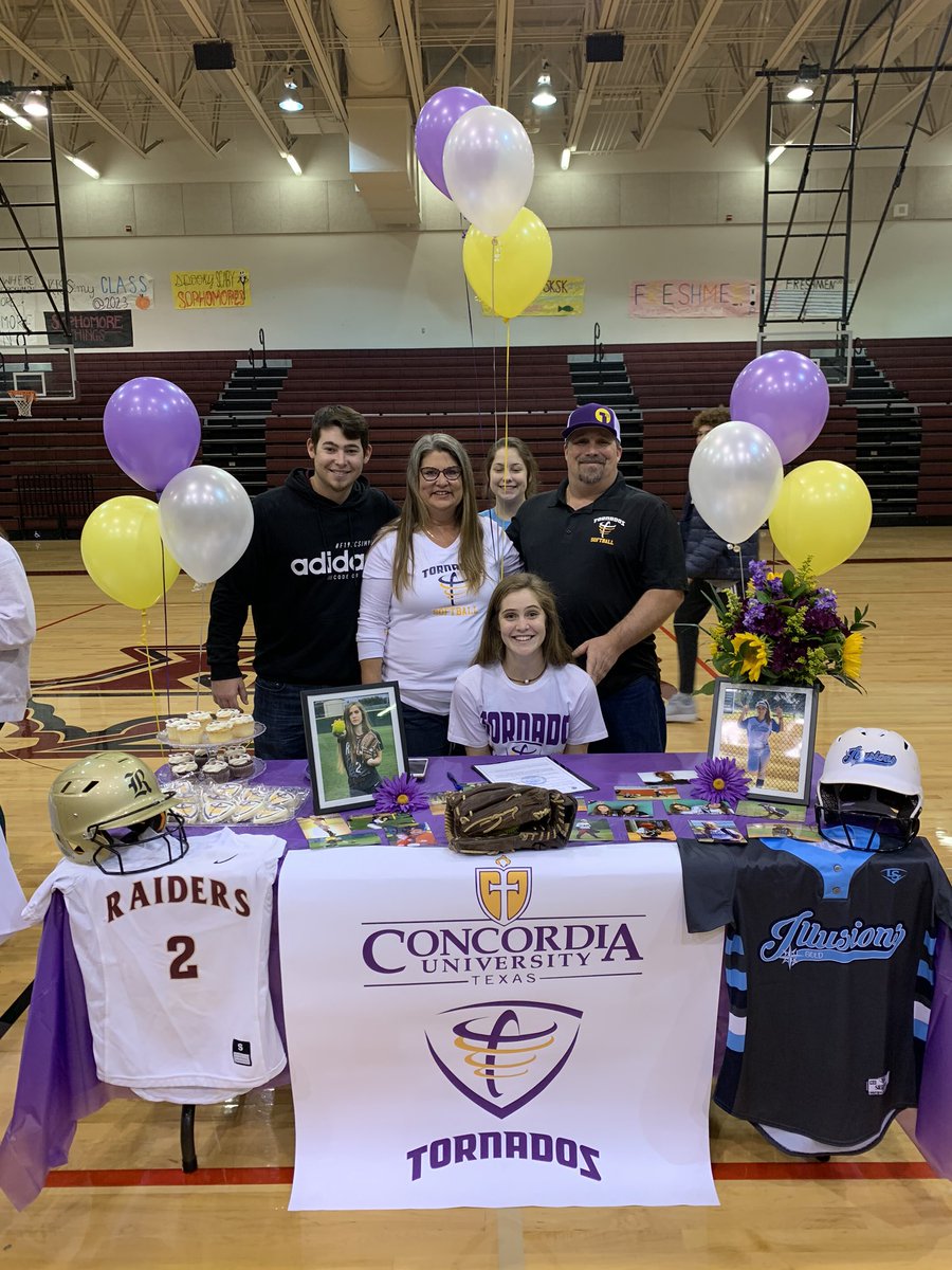 Rouse_Softball's tweet photo. Congratulations to all of our Rouse Raiders who signed today, especially Megan Hooper and L.A. Ham! You earned it, ladies! We are so proud of you! ❤️🤞🥎 https://t.co/xo1rHqaiRu