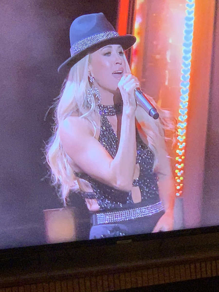 audrakrenn's tweet photo. THAT’S HOW YOU DO IT LADIES AND GENTS......@carrieunderwood SLAYED THAT PERFORMANCE 😍🔥😍🔥😍😉 #CMAawards https://t.co/eVepb3RCAW