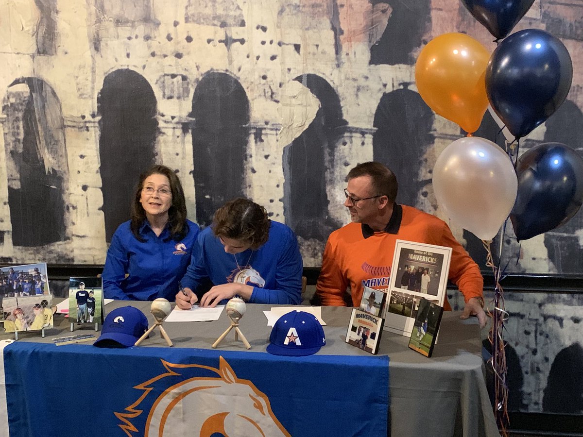 JHSOwlsbaseball's tweet photo. Congrats to Zach Peters, Joshua HS SR RHP signing his NLI today to play at @UTAMavsBSB super proud of this young man and all the hard work he has put in!
#joshuabaseball https://t.co/l8BNbFAfsF