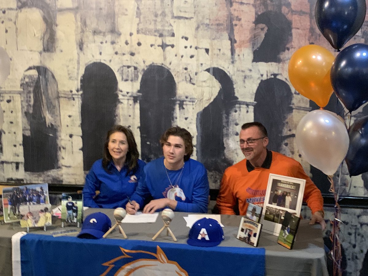 JHSOwlsbaseball's tweet photo. Congrats to Zach Peters, Joshua HS SR RHP signing his NLI today to play at @UTAMavsBSB super proud of this young man and all the hard work he has put in!
#joshuabaseball https://t.co/l8BNbFAfsF