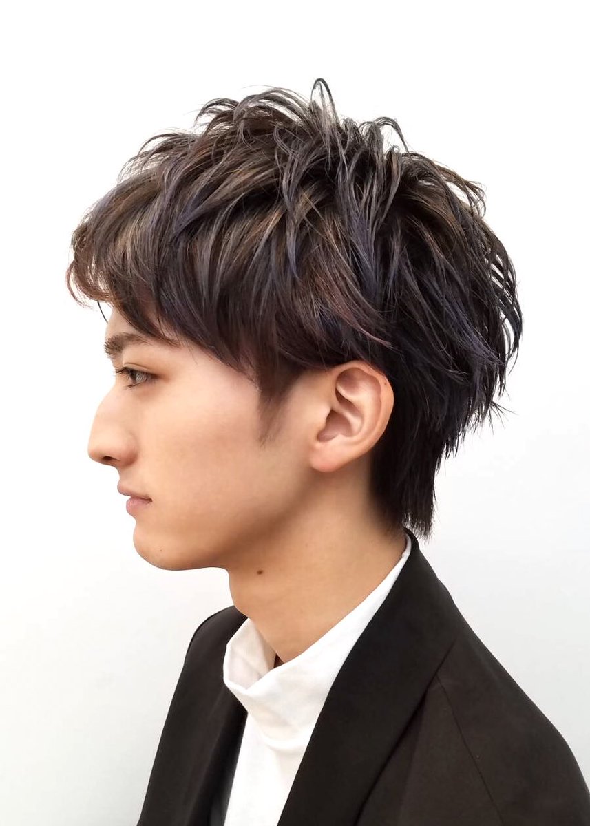 ROOTS_hairmake's tweet photo. こんにちは🌱#ROOTS です。
#東京　#渋谷　は快晴☀️

今日は　#メンズ　#ヘア　を紹介！
#マッシュレイヤー　スタイルに　#LebeL　#edol #color［WA ］と[R］使用して〜爽やかに仕上がりました。
立体感　束感抜群です。
最後に
#FREIMAN #フェイスケア　ON！
メンズは［整える］から［潤う］時代へ🔥 https://t.co/216UrgGkB2