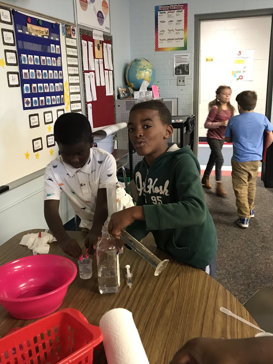 ReevesRogers's tweet image. Mrs. Jackson’s students loved exploring liters and milliliters and estimating the volume of containers. #MustangNation #3rdGradersRock