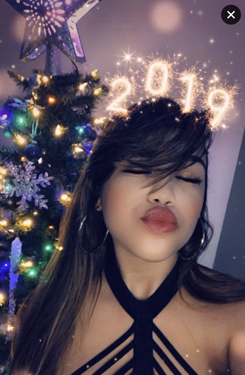 VarelynH's tweet photo. &amp; En está Navidad, ¿Quien Alumbra mi Arbolito? 🎄🌟 https://t.co/VeBkG8lOnO