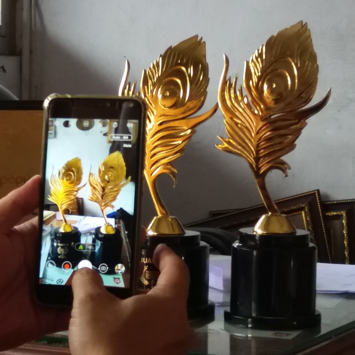 apiaward's tweet photo. Semangat Pagi!

Jelang Malam #AnugerahPesonaIndonesia2019 
Bulu Merak Emas telah siap dipersembahkan kepada para nominator pariwisata yang terpopuler..

Yuk sukseskan #APIaward2019 di 22 November 2019 nanti di Gd. Sapta Pesona - Kemenparekraf Jakarta https://t.co/pPFoZHCKTv