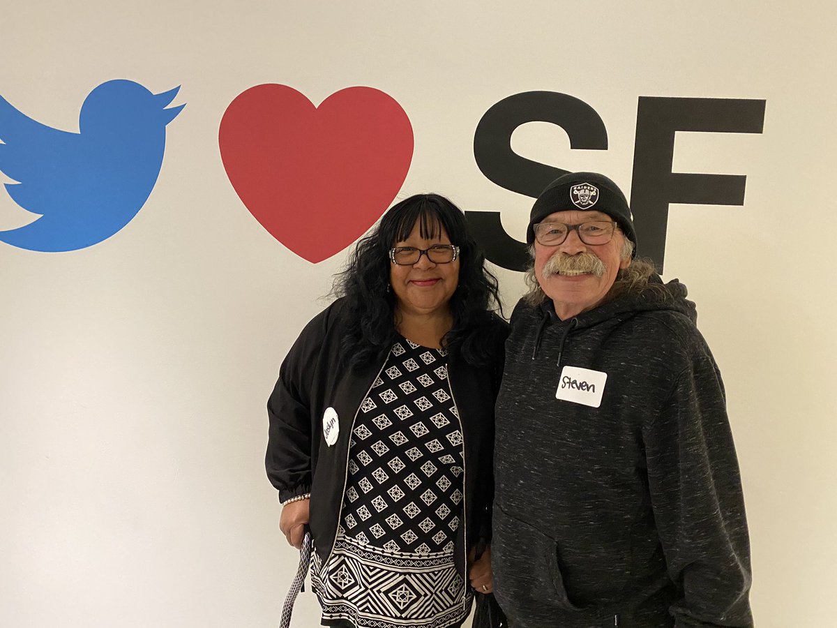 Bionca's tweet photo. Today was Bring Your Parents to Work Day at @Twitter. During the ride home, my dad was in the backseat telling jokes & laughing at his own jokes.
Mom: *rolls window all the way down*
Dad: βHey! Iβm cold!β
Mom: βI had to put some cold air on those lame ass jokesβ #TweeParentsDay https://t.co/tVMciBsuHo