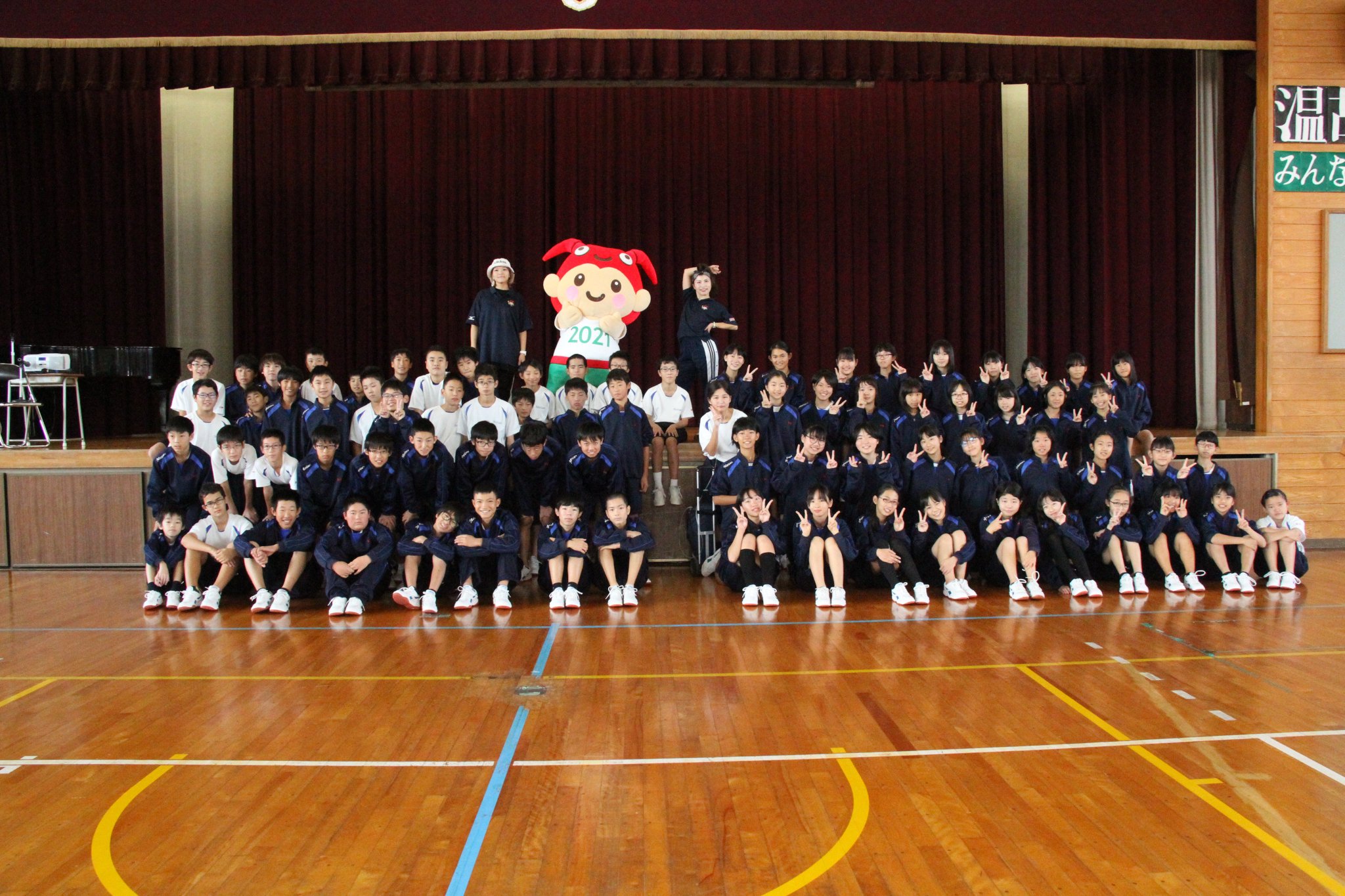 三重県桑名市 三重県では三重とこわか国体 三重とこわか大会を盛り上げるため とこわかダンス を制作し県内の学校などの生徒たちと踊る ダンスキャラバン を実施しています 市では11月14日に明正中学校にダンスキャラバンが訪れ マスコット 三重県桑名市 三重県では三重とこわか国体 三重とこわか大会を盛り上げるため とこわかダンス を制作し県内の学校などの生徒たちと踊る ダンスキャラバン を実施しています 市では11月14日に明正中学校にダンスキャラバンが訪れ マスコット
