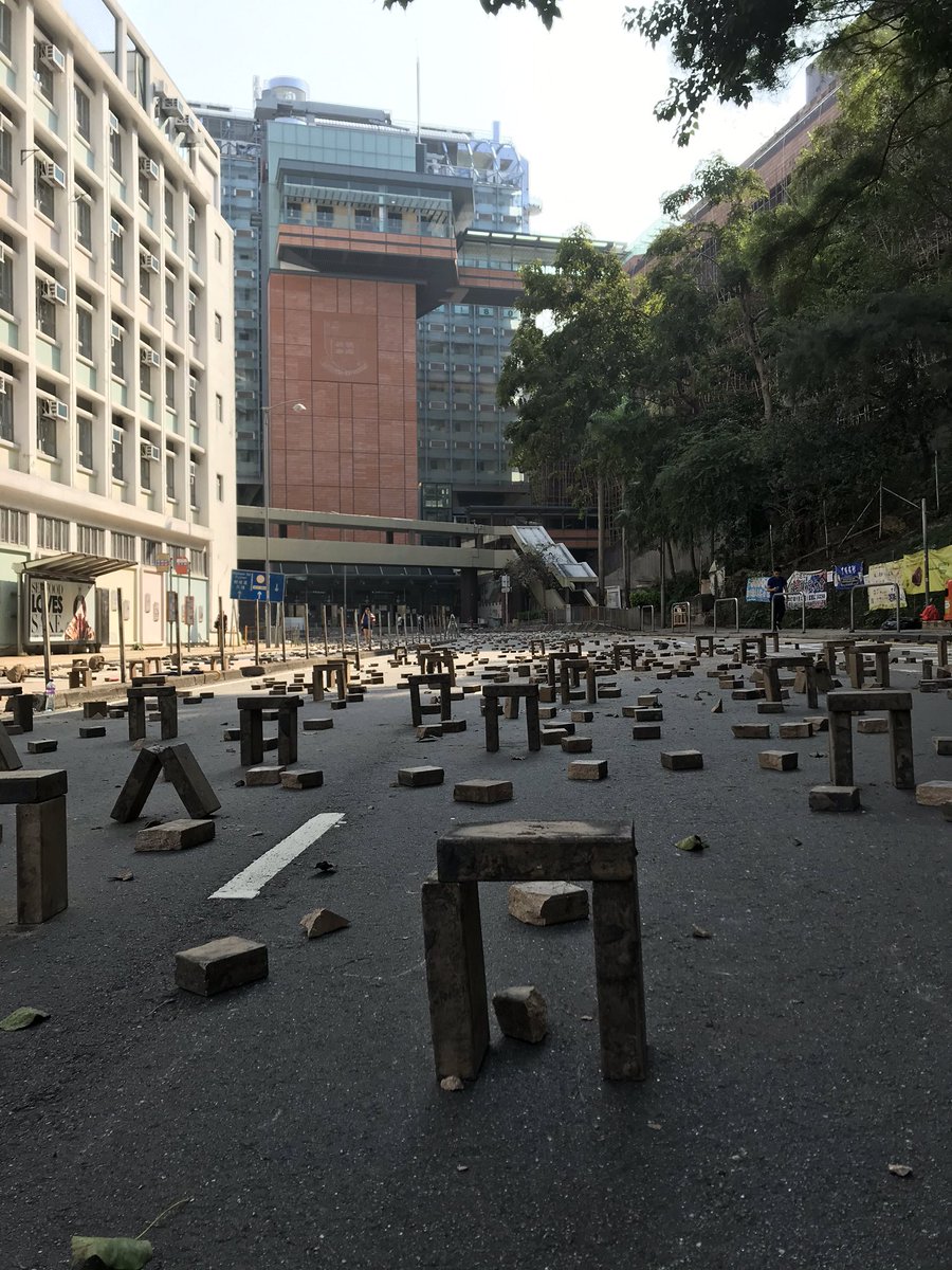 At my alma mater, HKU, students have reinforced their defences overnight and remain on high alert after a few close shaves. This morning University officials negotiated a truce with police, with protesters agreeing not to engage police as long as they don’t try to enter campus.