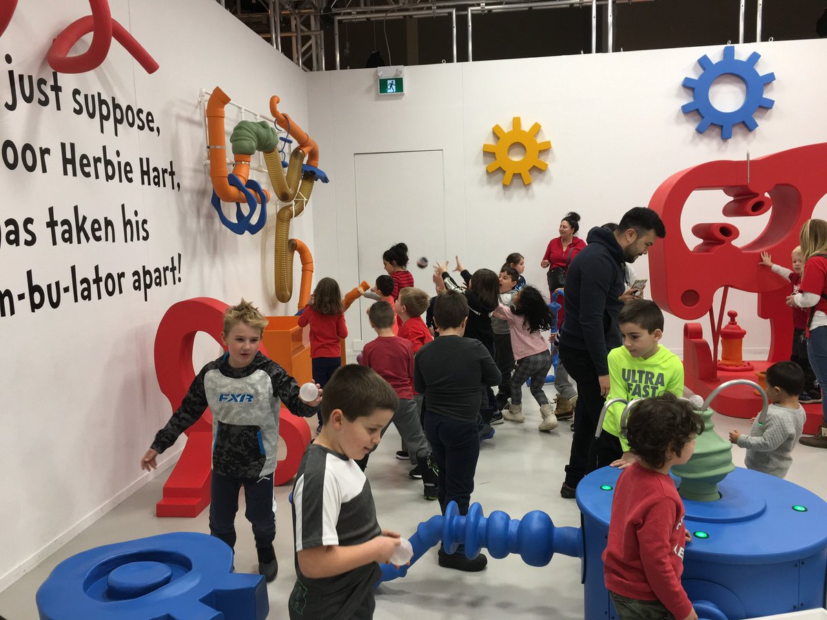 CommonsHofam's tweet photo. Gadgets and gizmos! Such an exciting room at the Dr.Seuss Experience! https://t.co/6MIXVupW6Y