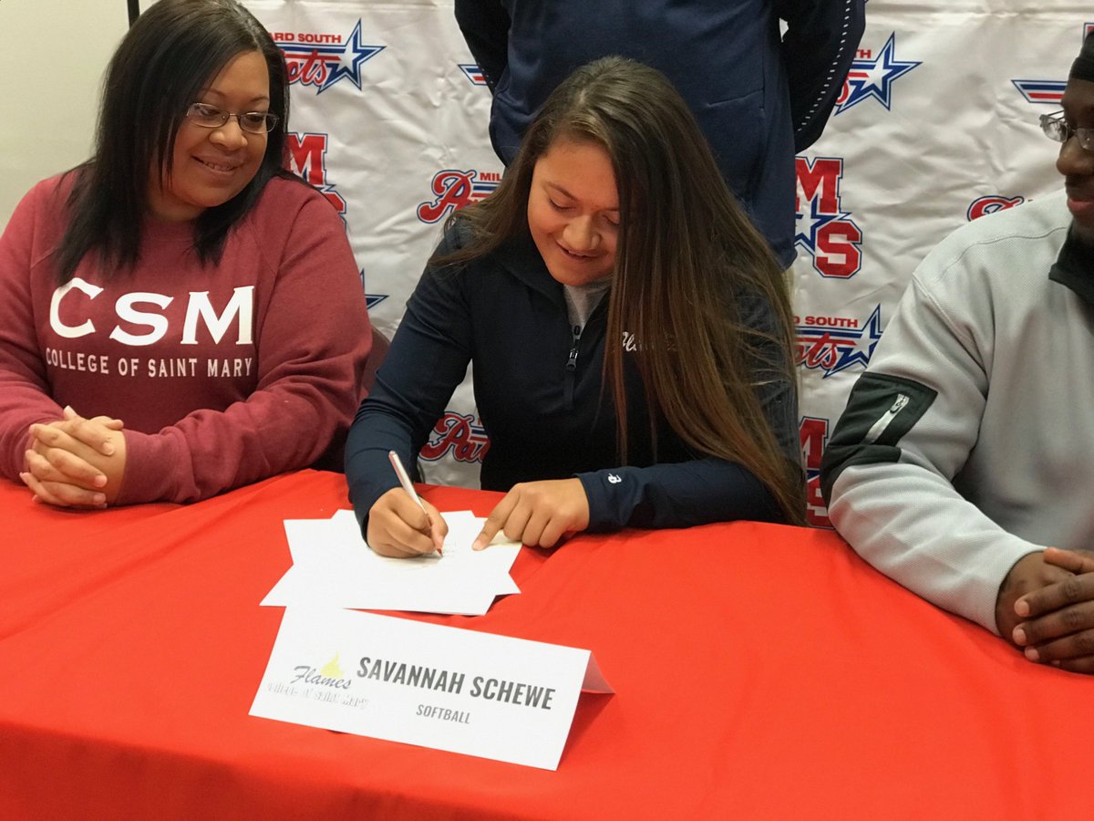Shay4402's tweet photo. Officially a Flame🔥
Can't wait for the future!#GoFlames https://t.co/Q6N36k8nuG
