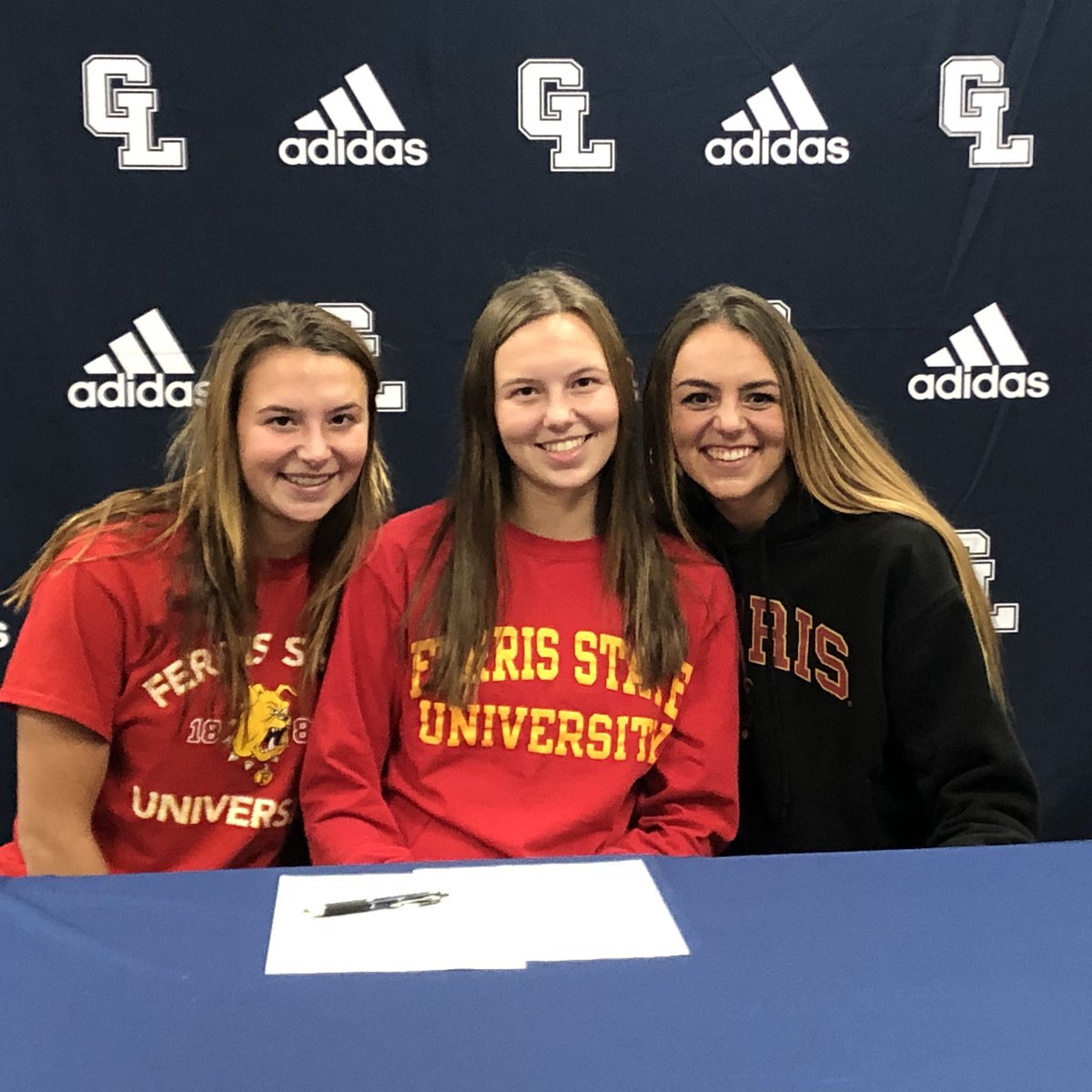 kim_wisser's tweet image. ⚽️So proud of this future FSU Bulldog &amp;amp; her friends! Congratulations 📝⚽️
@rosiewisser #glcs