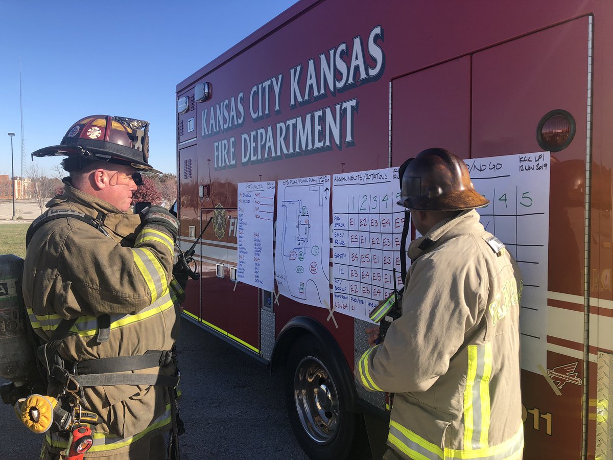 GravyLegPirate's tweet photo. Had a great time with our brothers at #kckfd doing live burn training. A highlight of any #fire class is networking and enjoying the fact that firefighters across the world only need about 5min w/each other before becoming fast friends. #ems #firetraining #liveburn #IAFF https://t.co/8nrbJHf5vi