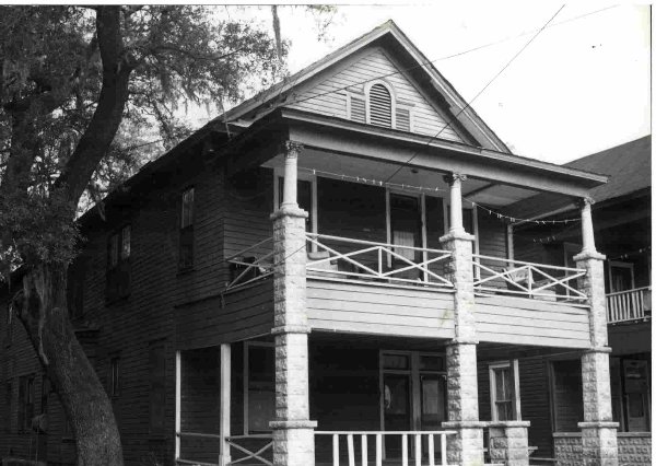 HistoricSpring's tweet image. This is the way it looked in 1985. Curious how this house looks today? You’ll have a chance to see the beautiful restoration inside and out on the Historic Springfield Holiday Tour of Homes! Save money, purchase tickets in advance at historicspringfield.org/sponsor-a-proj…