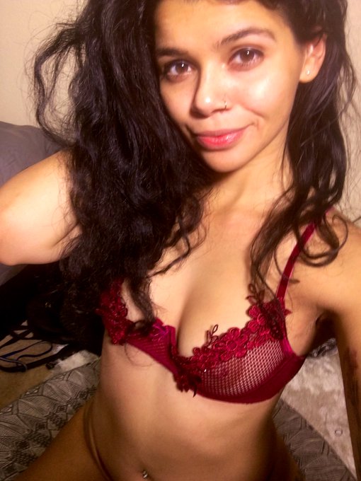 Sooooo, who&rsquo;s gonna share their Disney login with me??? 😊😊 https://t.co/MuHgXuy0DS