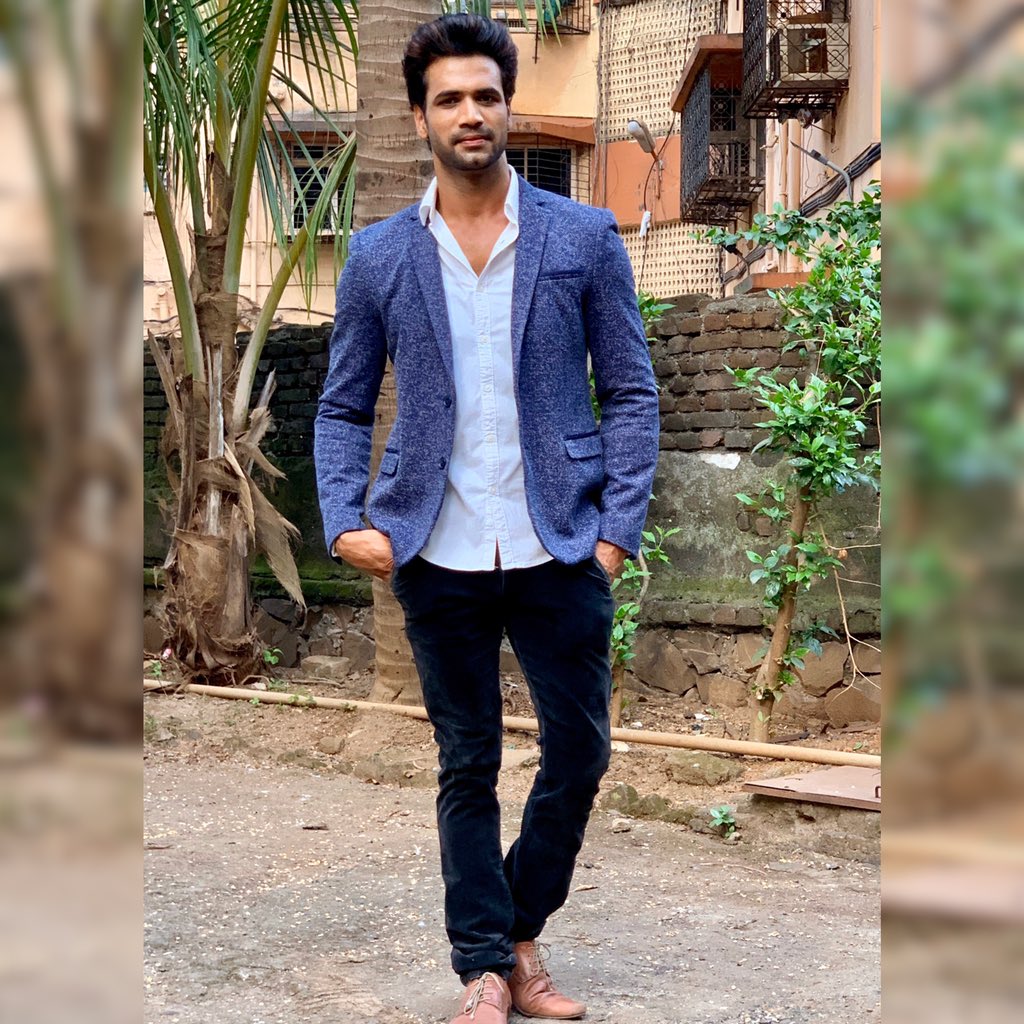 vineethmv_7887's tweet photo. Grow through what you go through. 🌱
.
.
.
.
.
.
.
.
.

#dreams #do #come #true #keepdreaming  #actor #inspired  #fit #photography 
#vineethmv #fitness  #cleanlook #stubborn #fashion #mensfashion  #casualoutfit #raw #rustic #betterself #continuousimprovement #bestoftheday  #love https://t.co/DpmKU5X8Za