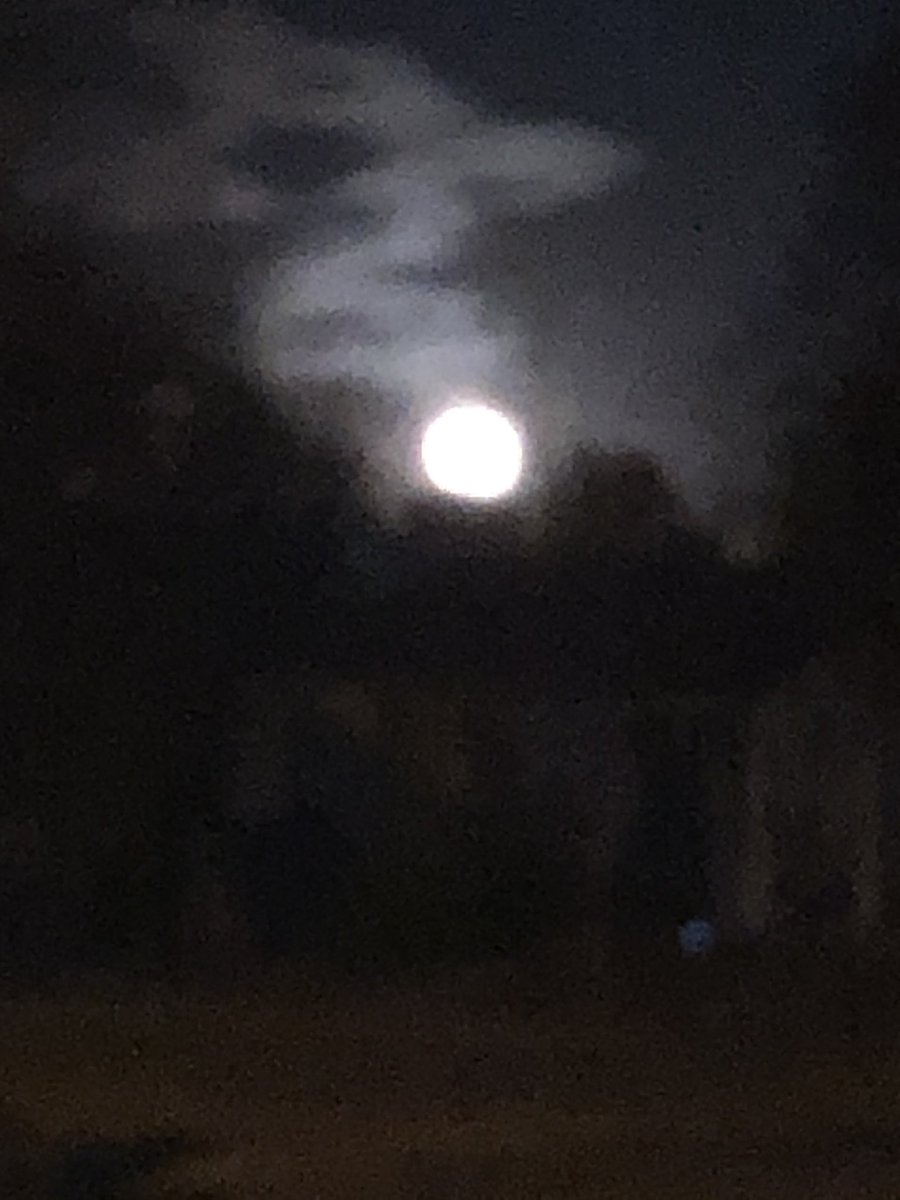 DonEppsEDU's tweet photo. This full moon over Chanute really explains my day 😖😜😂! Educators get it! #FullMoonCrazy https://t.co/bL1lPsbQja