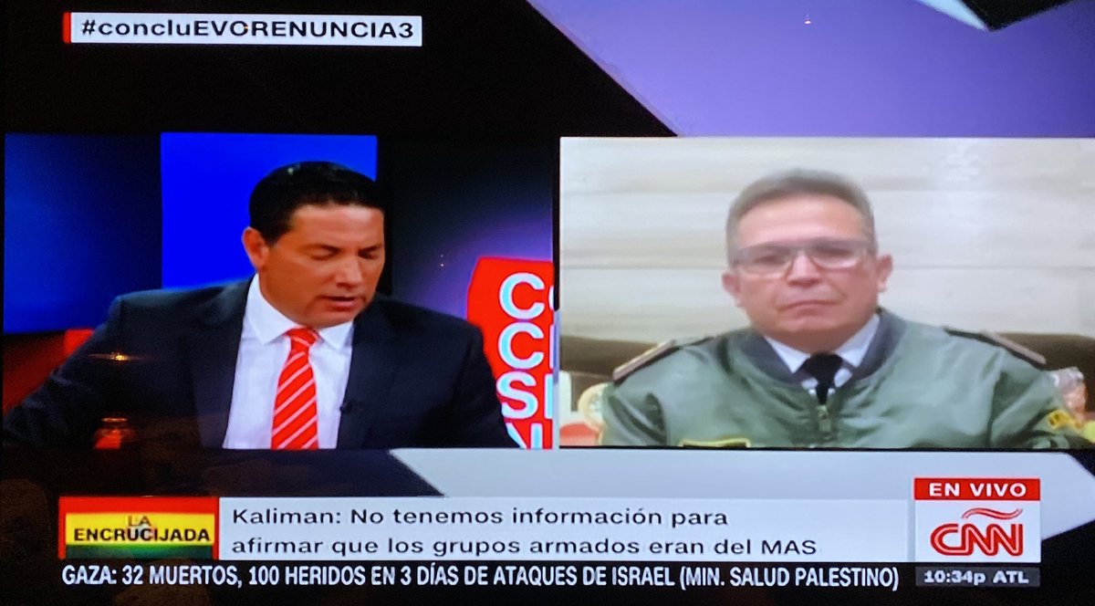 pburelli's tweet photo. Impactante entrevista de ⁦@soyfdelrincon⁩ al Gral. Williams Kaliman, reemplazado hoy como Comandante Gral. de las FFAA Bolivianas. Rechaza de forma contundente que hubo un golpe. Explicó razones por las cuales recomendaron a #evorobavotos su renuncia. #conclurenuncia3 https://t.co/JH86UNNQO0