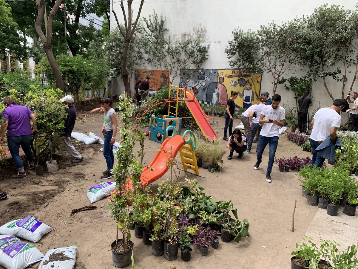 jorgensen_anna's tweet photo. @LandscapeSheff Planting up our #greenbarrier to mitigate air pollution at Eascuala Angela M de Cerviglia in Buenos Aires https://t.co/loW3vcibHU