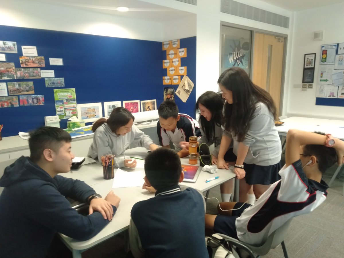 mountjoy_laurie's tweet photo. G11/12 former EAL students mentoring G6 SEAL students #SAISrocks https://t.co/gbLJmV7vN5