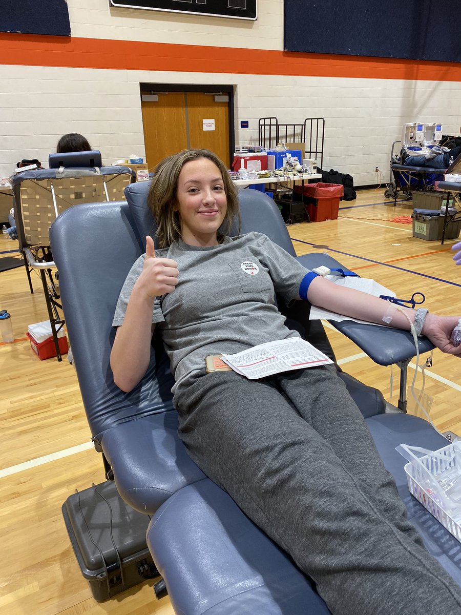 KMac1020's tweet photo. @oe_stuco @OEHawkNation so proud!!! Thank you to all who helped make the fall blood drive a huge success! #kmacproud @_lexistuewe https://t.co/MujyN7Yjco