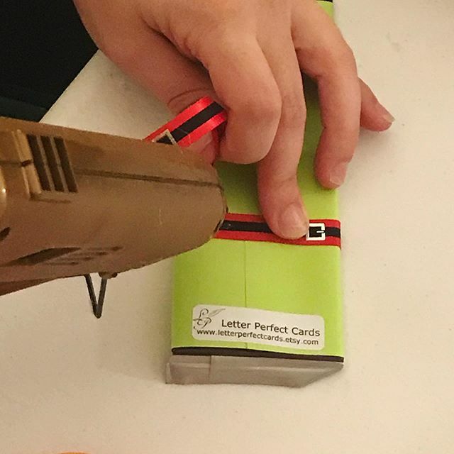 LPerfectCards's tweet image. #processpic for our Grinch Bars - you know it’s getting close to Christmas when we’re spending evenings filling orders! ift.tt/37470DO