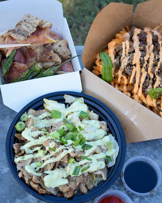 Dumplings on wheels! Check out the @maddumplings truck rolling around OC.
They’ve got signature items like Longanisa or Mac dumplings, Bulgogi Waffle Fries, and Pork Belly Rice Bowl; find out their weekly stops on their Insta page 🚌 📍@maddumplings, Orange County
#ocfoodfiend …