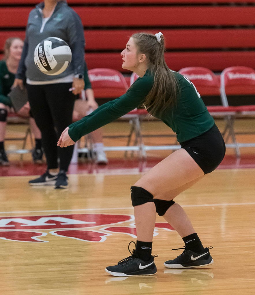 Cloverleaf's <a href="/corinacass/">Corina</a> gets the dig at Wadsworth. @CloverleafVB