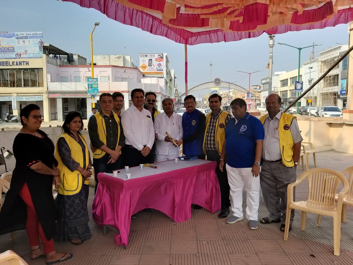 ઝંડા ચોક ગાંધીધામ ખાતે લાયન્સ ક્લબ દ્વારા આયોજિત ડાયાબિટીસ ચેકઅપ કેમ્પમાં આપનો સુગર લેવલ ચેક કરાવો