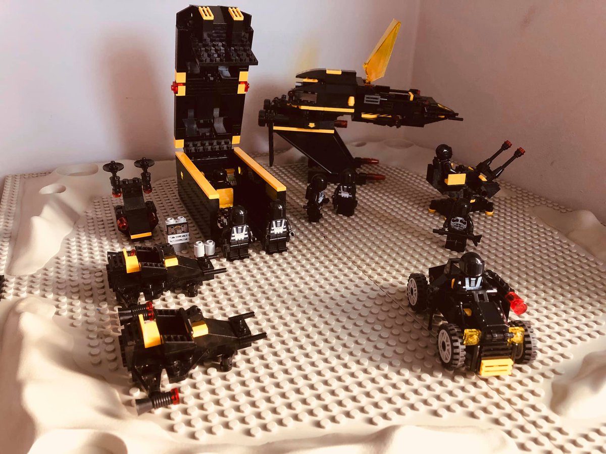 BlacktronSF's tweet photo. Commander Duffell's scout detachment preparing to return to base. 
@themandalorian @LEGO_Group #LEGO #blacktron @BlacktronSF https://t.co/UnABUcm8aA