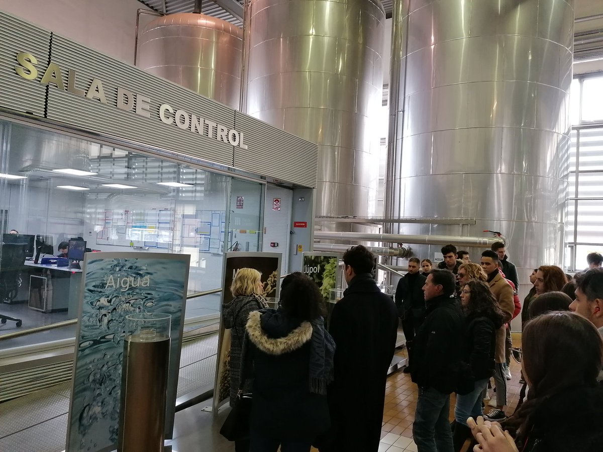 La constant adaptació a les necessitats del consumidor fa del grup @MahouSanMiguel una de les indústries 🍻 més grans a nivell mundial 🌍. Alumnes de #CFMarquetingiPublicitat i #InternationalMarketingManagement visitem la planta de #Lleida #consumerneeds #MarketingStrategy #FP