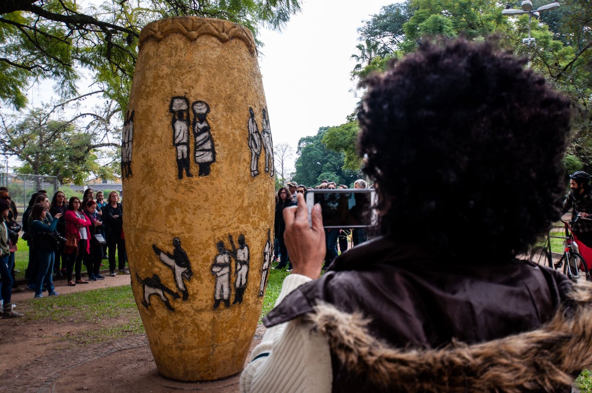 Aos poucos se recupera a importante história do povo negro na construção da cultura gaúcha. A caminhada pelo Centro Histórico nesse sábado é uma oportunidade para conhecer mais sobre o assunto: bit.ly/2KokVuO <a href="/RoteirodaSara/">Roteiro da Sara</a>