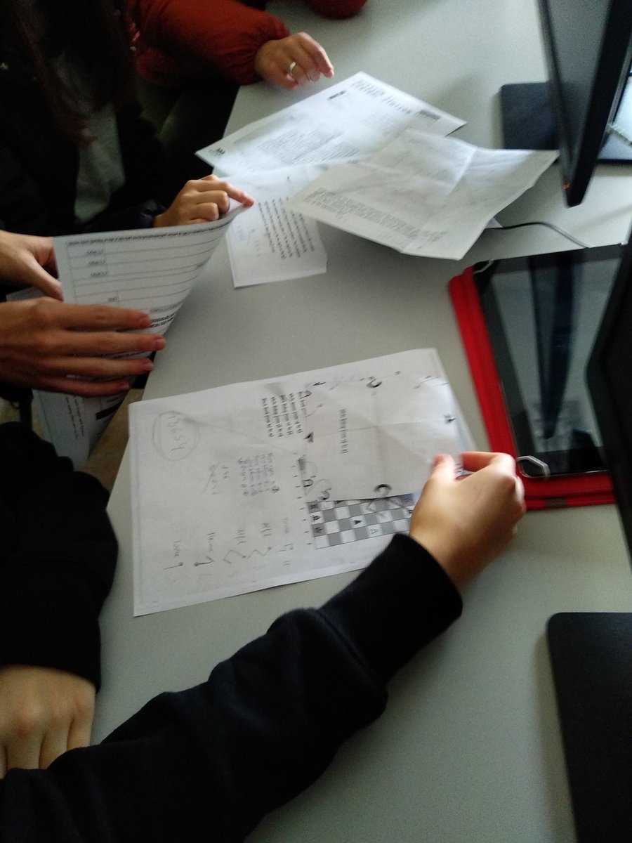 hcaballo11's tweet photo. Resolviendo con los alumnos la mission 1 de scape-team https://t.co/NDcFL5cqGF