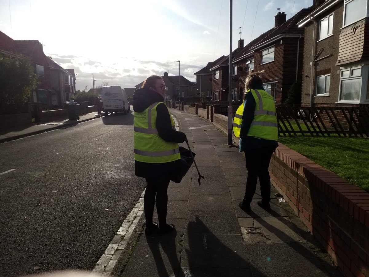 it's cold and windy but the staff are warm and friendly! say hello if if you see us on #westview this morning #Hartlepool #teamthirteen