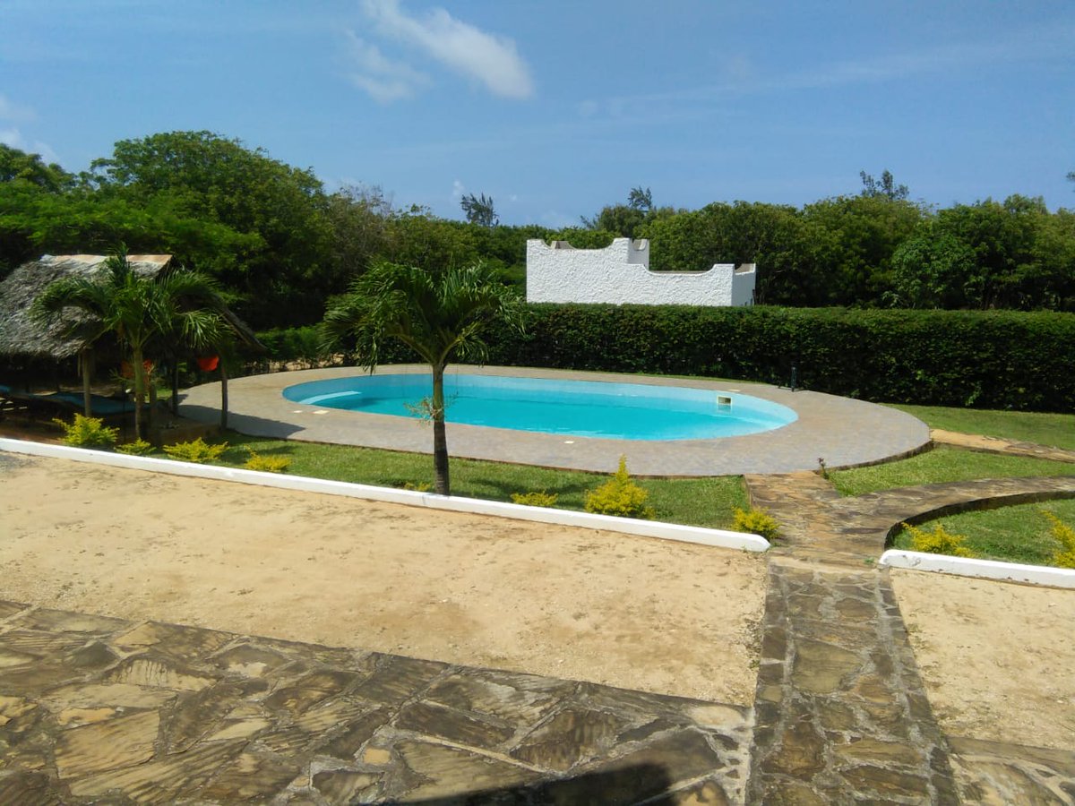 KilifiTembea's tweet photo. NAME: MANUREVA HOUSE
3 bedroom house fully furnished
located in kilifi plantation
10 minutes drive from kilifi town
rates low season 17000 per night and high season 35,000 per night
DM for bookings https://t.co/cCUlRL4f3S