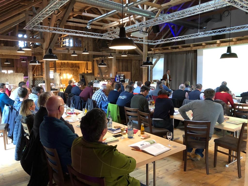 SchlagmannT9's tweet photo. Gestern wurden wir in #Kempten herzlichst begrüßt! Vielen Dank! #Baufachtage2019 #Ziegel #Mauerwerk #Bauen #Weiterbildung #Schallschutz #GEG #Luftdichtheit #Redbloc https://t.co/9niwsfXC3I https://t.co/OMFVuPiPWR