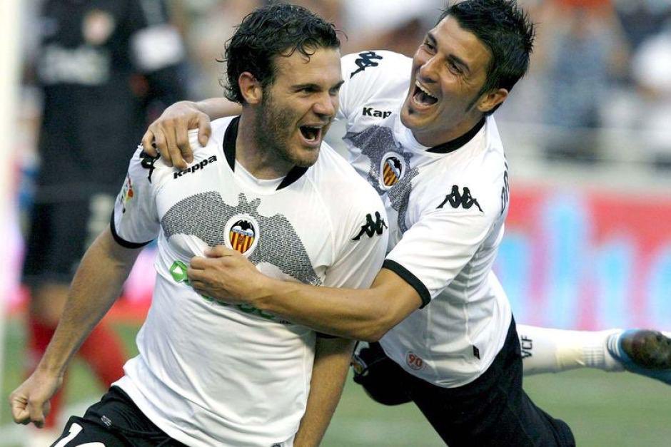 juanmata8's tweet image. Con la derecha, gol. Con la izquierda, gol. De cabeza, gol. De penalti, gol. Desde medio campo, gol. Gracias por todo Guaje, pero sobre todo por tu forma de ser y por haberme ayudado tanto. Aunque lo dejes, el fútbol nunca te dejará, Guaje!! Yo jugué con @Guaje7Villa! ❤