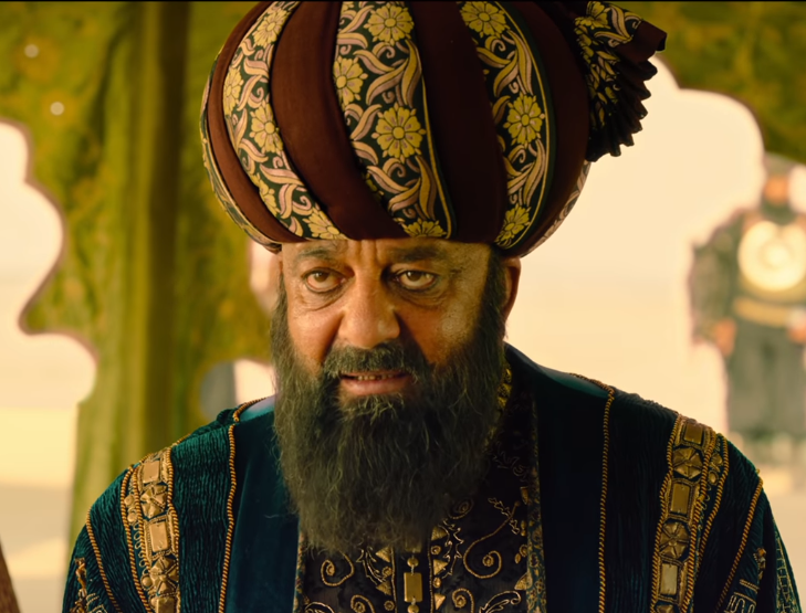 Whats up with the weird headgear of Ahmad Shah Abdali in the upcoming movie?— thread #panipatmovie  #Panipat