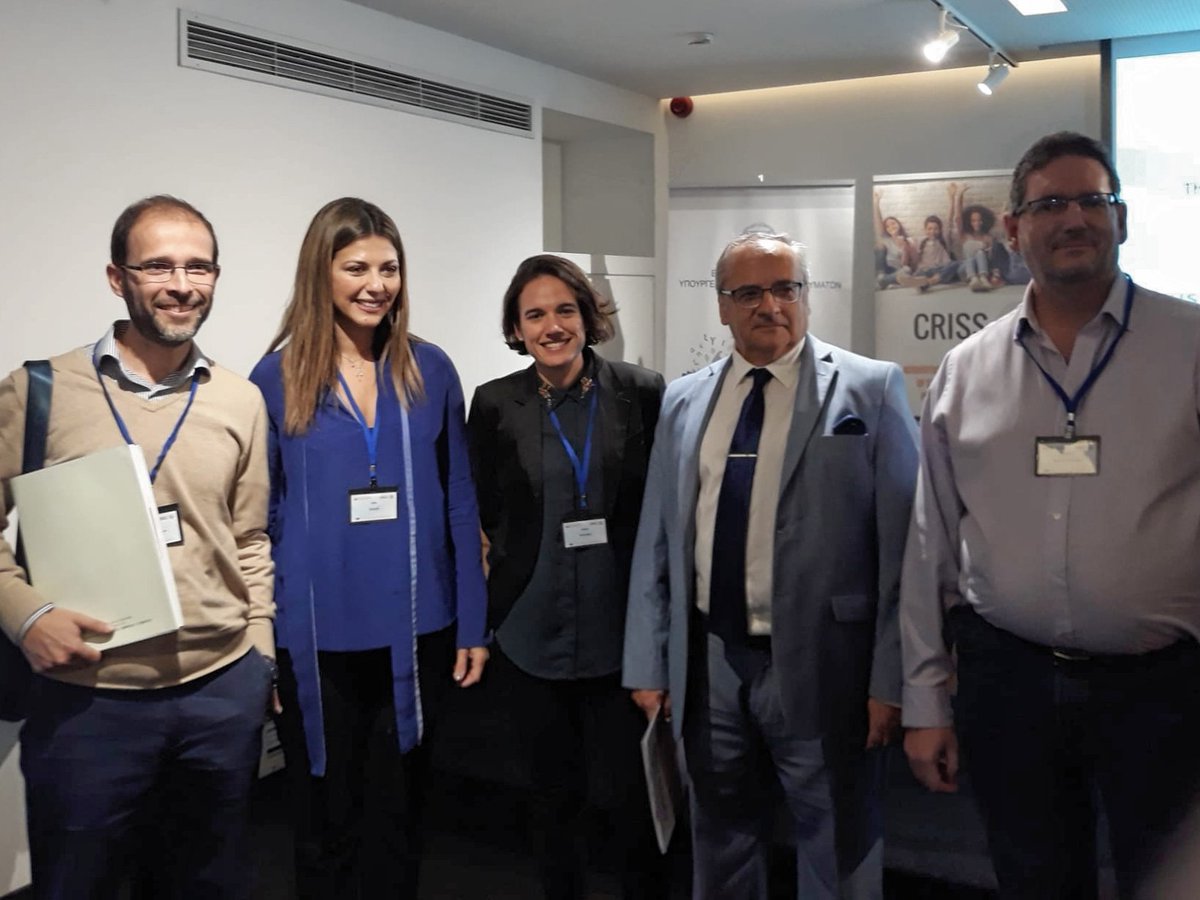 violeta_rei's tweet photo. 📸 La representación andaluza del proyecto #CRISSH2020, con @sofiazacharaki, Viceministra de Educación de Grecia, y Emmanouil Kartsonakis, Director regional de educación primaria y secundaria de Creta. 

#CRISSsymposium https://t.co/H5O7TAXR8i