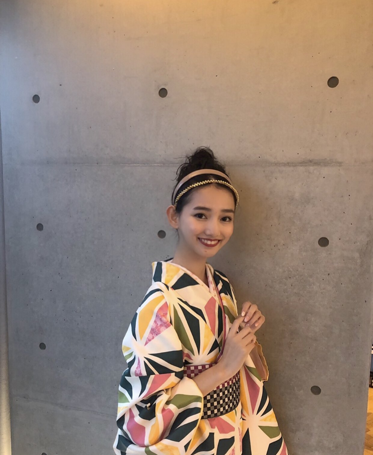 黒木麗奈 在 Twitter 上 袴 お団子ヘアー カチューシャ かわいい系 清楚 和 口紅は赤で 少し引き締め ラビアンローゼ ラビアンローゼ卒業袴 T Co 1le1aqvbzd Twitter