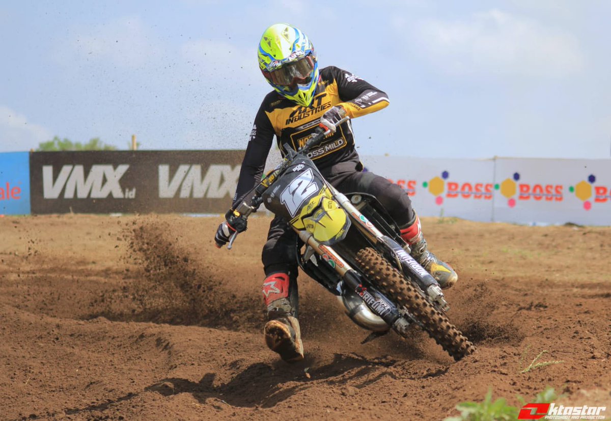 vmx_id's tweet photo. 5 besar klasemen total poin kejurnas Powertrack 2019 :⤵️
1. Lantian Juan (463)
2. Edi Aryanto (442)
3. Mamo SS (435)
4. Rizky HK (419)
5. Farudila Adam (329)
📷 #oktastar26 #vmxriders #vmxsupport #powertrack #powertrack2019 #RideWithUs #VMX #VMXid #OnlineMotoShop #MXShop https://t.co/u6dLokeeD4