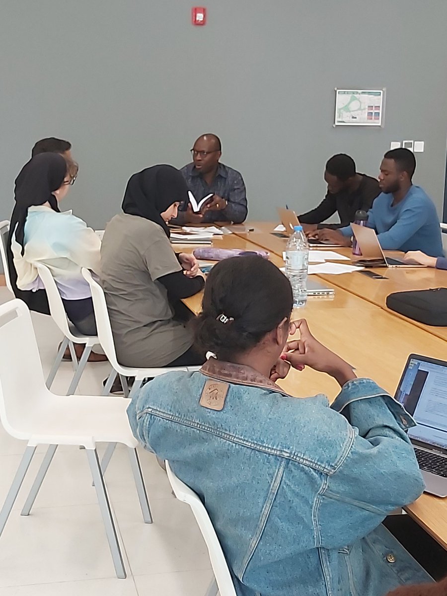 Kiizakimbugwe's tweet photo. Today @NYUAbuDhabi the history class by Prof @pmonavil hosts @ANMakubuya to talk about "Africa in the world"
#TheMakubuyaBook! https://t.co/PeYpDcxypB
