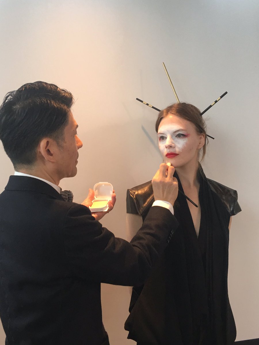 ট ইট র ヘアメイク事務所プリズム プリズム 名取瞳による 香港からの美容学生向けセミナー最終日は和と洋のフュージョンメイク 10分でメイク ヘアは5分で仕上げたので荒々しいですが フュージョン感は伝わったようです セミナーの最後には東京セミナー ট ইট র ヘアメイク事務所プリズム プリズム 名取瞳による 香港からの美容学生向けセミナー最終日は和と洋のフュージョンメイク 10分でメイク ヘアは5分で仕上げたので荒々しいですが フュージョン感は伝わったようです セミナーの最後には東京セミナー