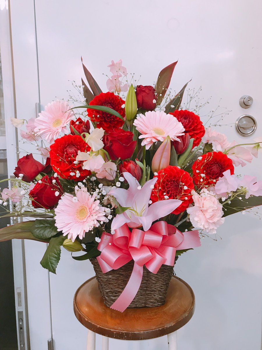 フラワーショップhanazakari １１月２２日は いい夫婦の日 準備お済みでない方へ花束の提案です 人気第一位は バラ 花言葉 愛 美 赤バラ あなたを愛します ピンク色 幸福 感謝 オレンジ色 信頼 絆 ガーベラ 花