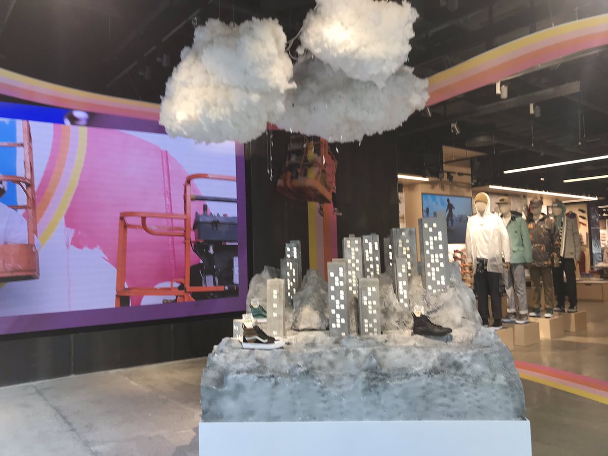 fg_emea's tweet photo. As #oxfordstreet #WestEnd announces 2022 transformation @VANS opens a brand new brand showcase store @VFCorp #oxfordcircus https://t.co/eY2nddsGNW