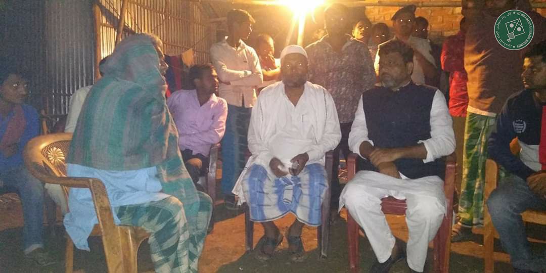 AIMIM (@aimim_national) on Twitter photo 2019-11-14 07:39:04 2 दिन पहले कुछ गौआतंकियों ने हाजीपुर गाँव, कटिहार के निवासी मोहम्मद जमाल की मॉब लिंचिंग कर दी थी। @aimim_national बिहार प्रदेश अध्यक्ष अख्तरुल ईमान ने कल जमाल के परिजनों से मिलकर कुछ माली मदद किये और क़ानूनी लड़ाई लड़ने तथा न्याय दिलाने में हर मुमकिन मदद करने का आश्वासन दिया। 2 दिन पहले कुछ गौआतंकियों ने हाजीपुर गाँव, कटिहार के निवासी मोहम्मद जमाल की मॉब लिंचिंग कर दी थी। @aimim_national बिहार प्रदेश अध्यक्ष अख्तरुल ईमान ने कल जमाल के परिजनों से मिलकर कुछ माली मदद किये और क़ानूनी लड़ाई लड़ने तथा न्याय दिलाने में हर मुमकिन मदद करने का आश्वासन दिया।
